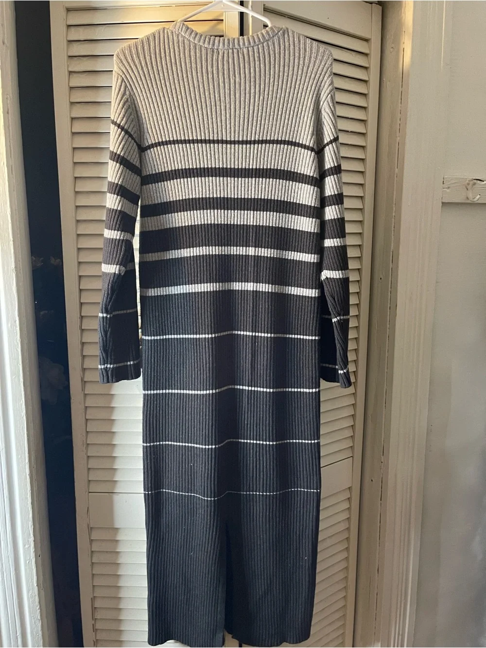 Striped Rib-Knit Long Sleeve Maxi Dress - Light Gray & Dark Gray